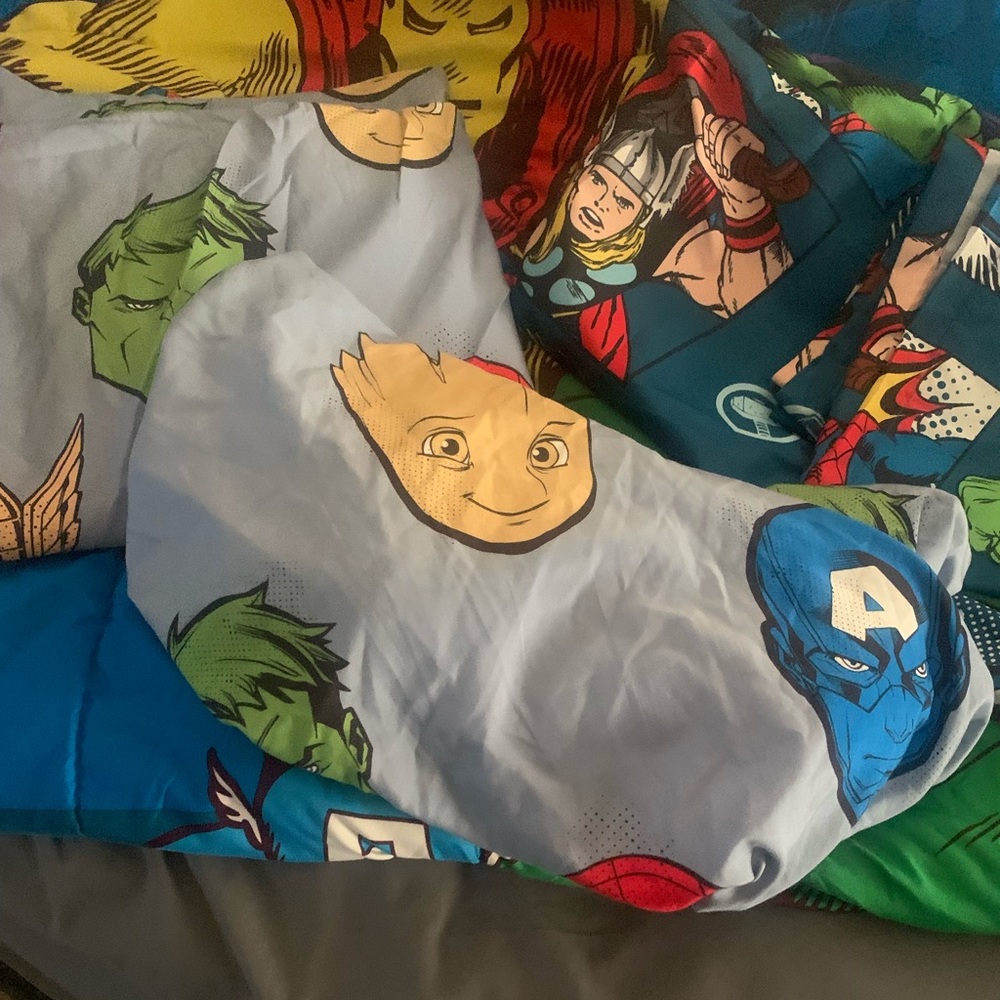 Kids twin bed marvel set